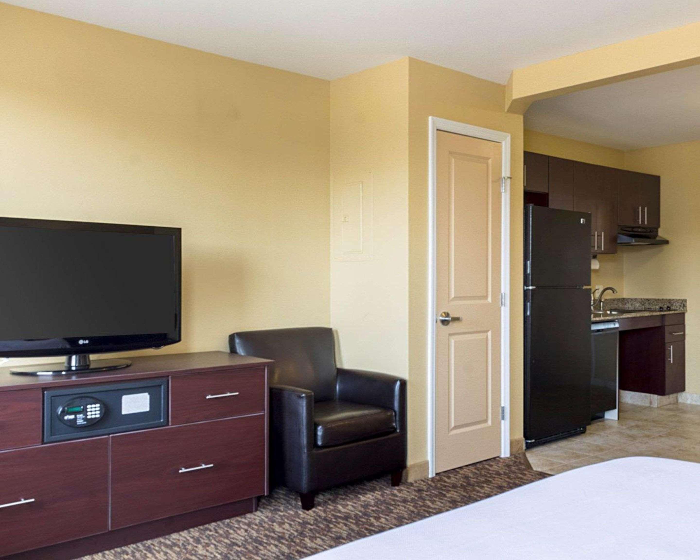 Mainstay Suites Minot Buitenkant foto