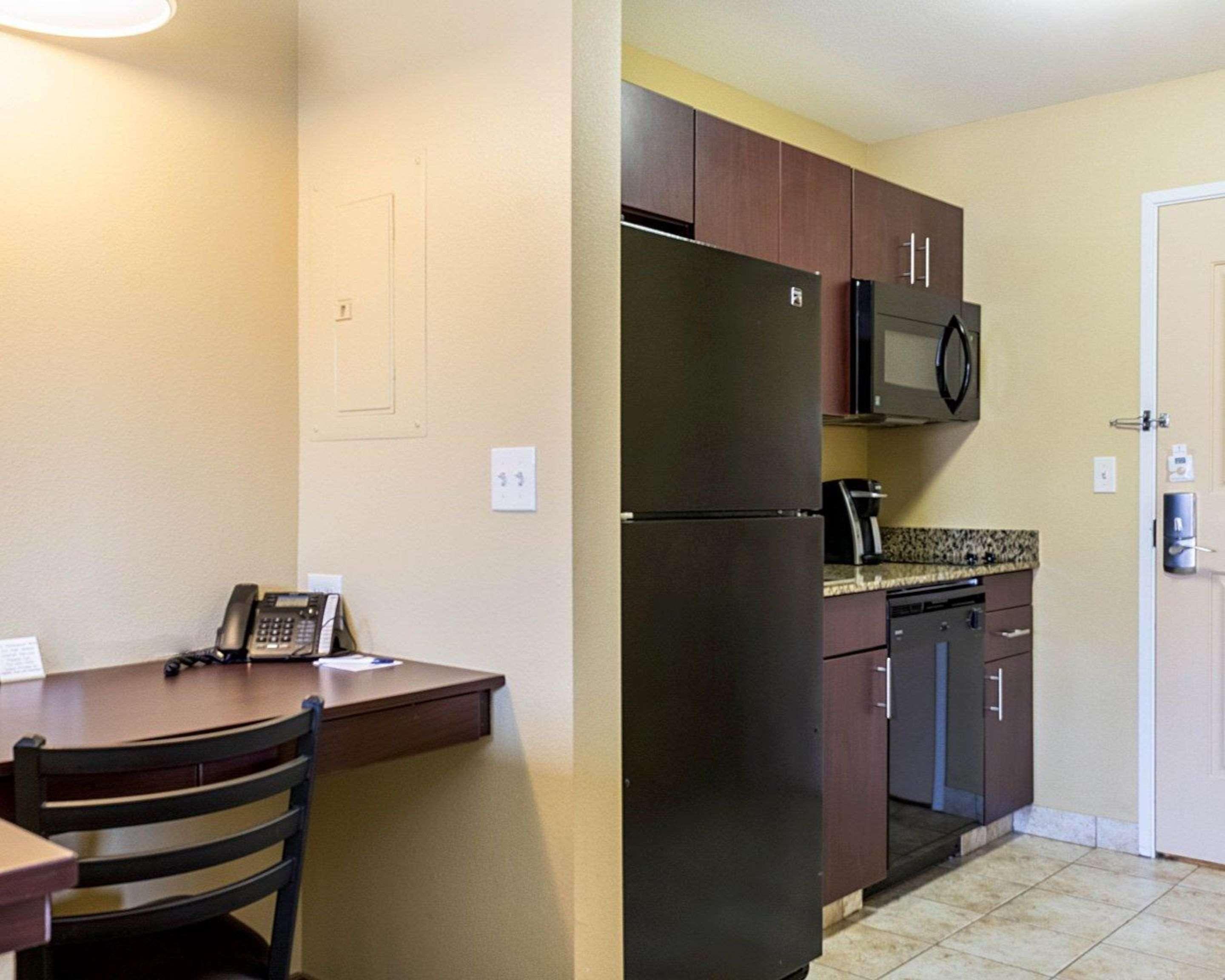 Mainstay Suites Minot Buitenkant foto
