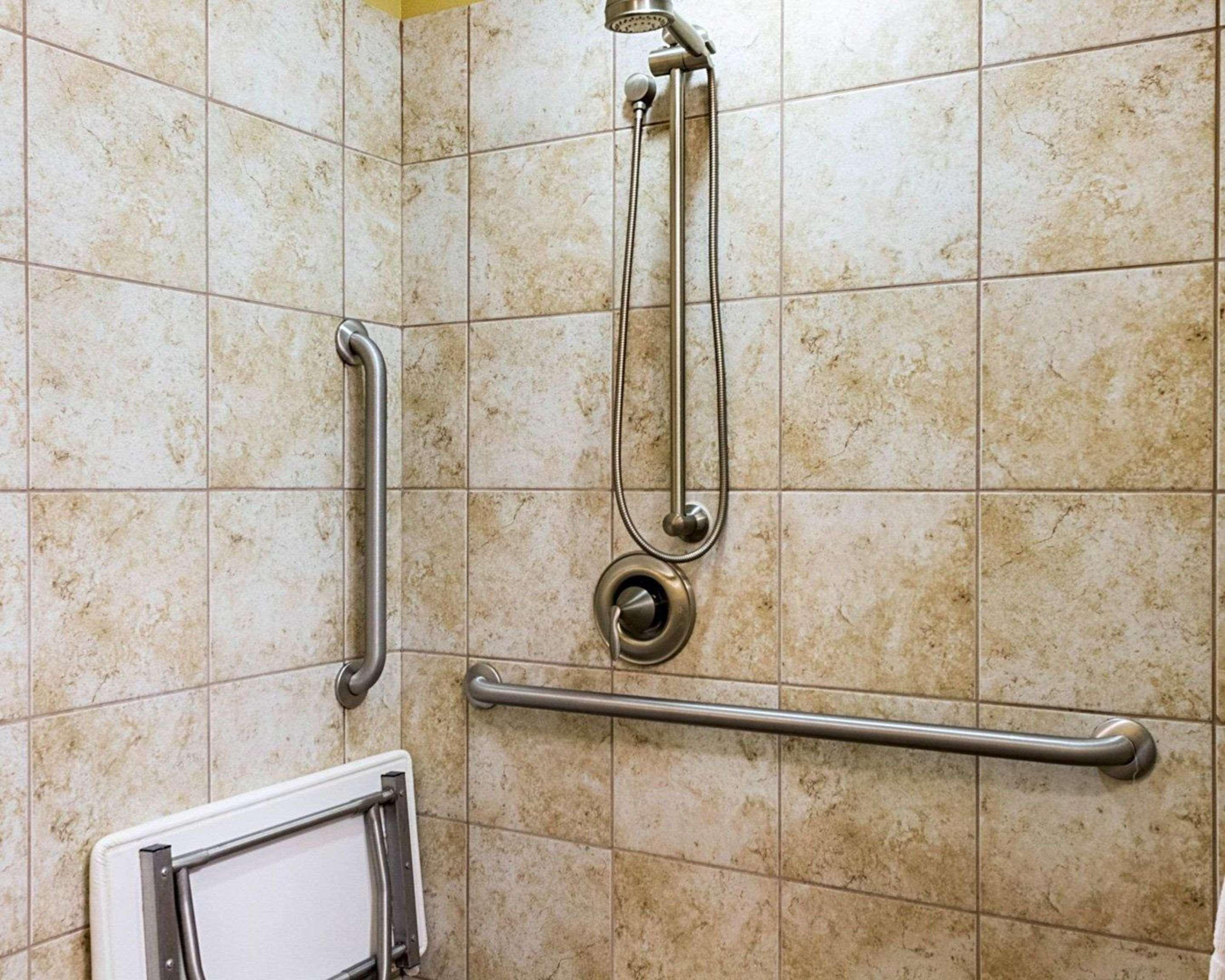 Mainstay Suites Minot Buitenkant foto