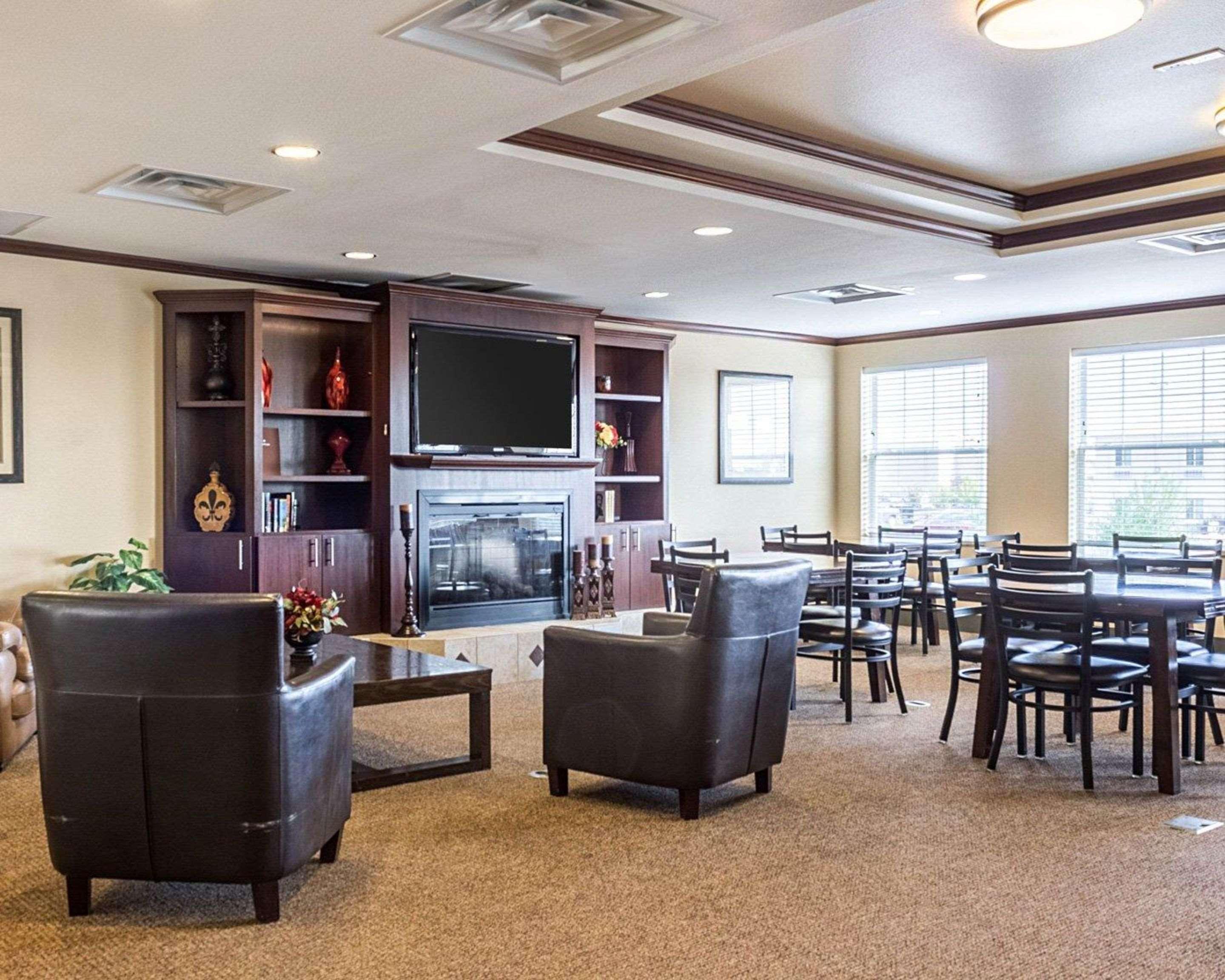 Mainstay Suites Minot Buitenkant foto