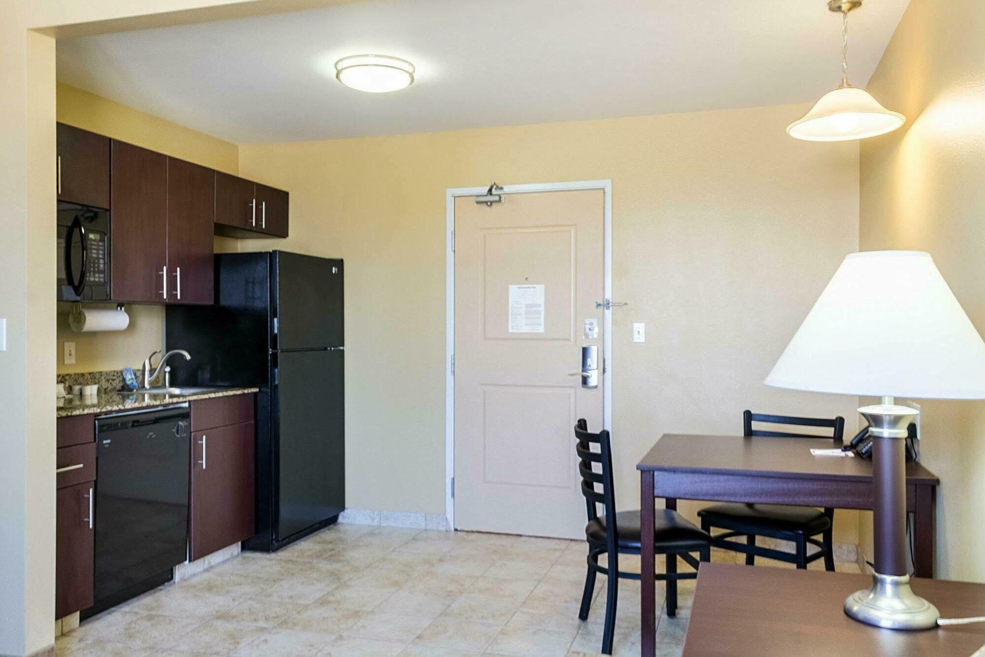 Mainstay Suites Minot Buitenkant foto