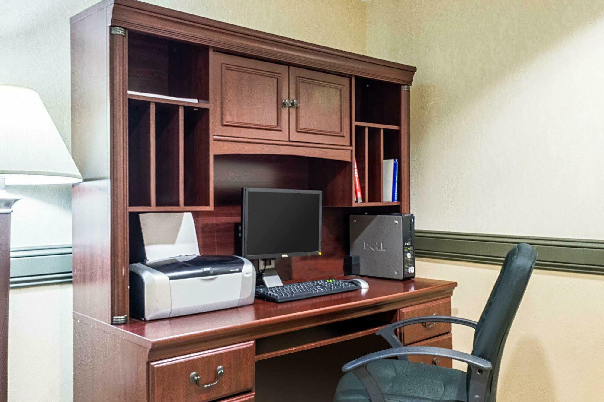 Mainstay Suites Minot Buitenkant foto