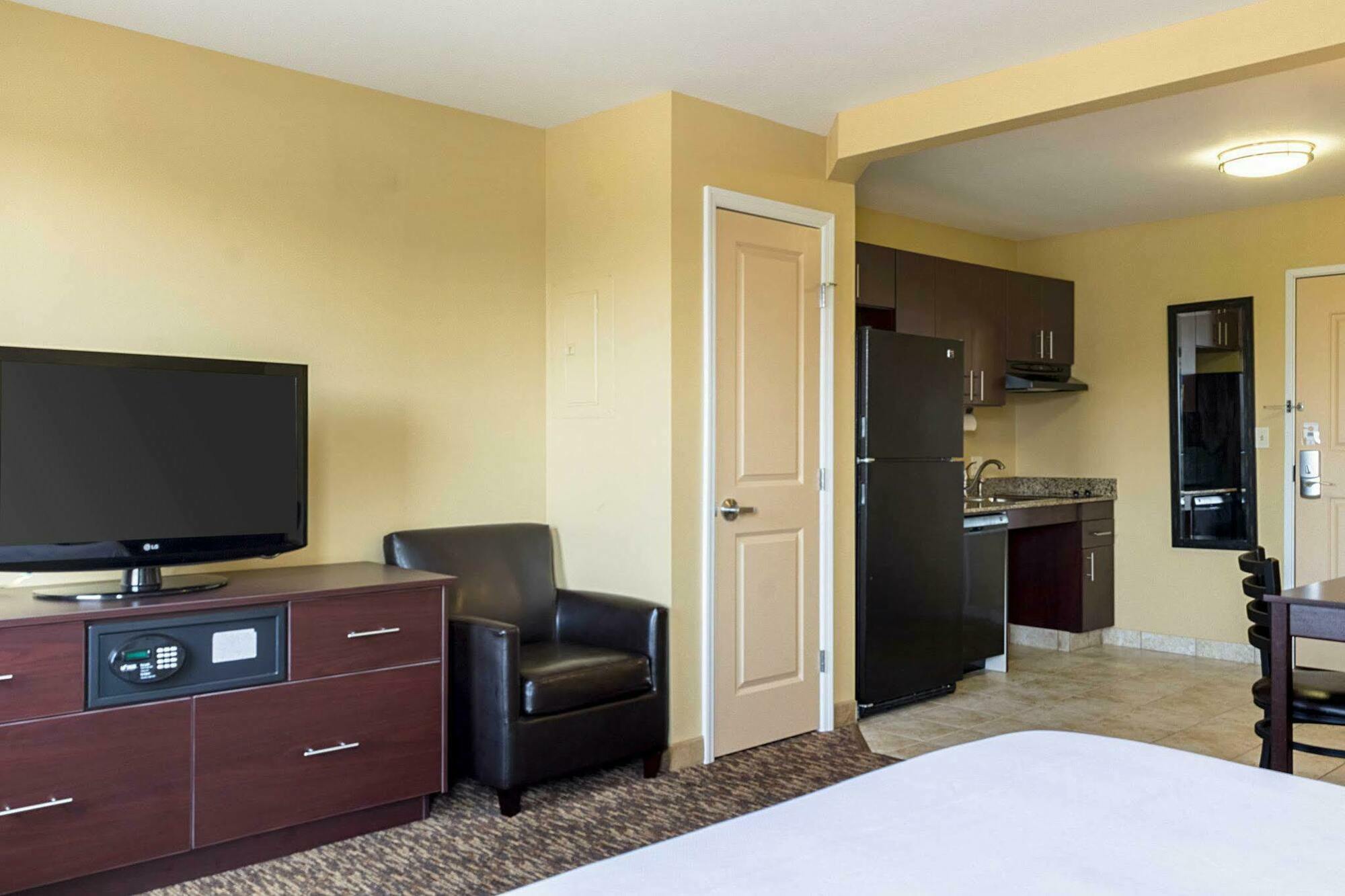 Mainstay Suites Minot Buitenkant foto